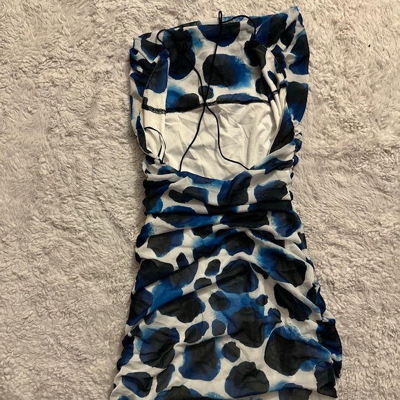 Garage Printed Mini Dress
Stretchy Mesh Material
Low Back
Like New Condition - Picture 3 of 5